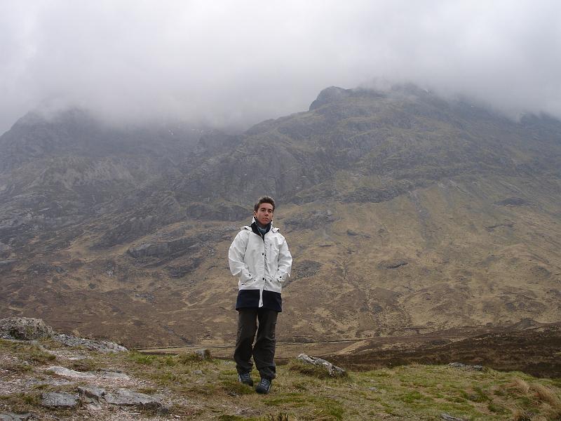 54- Vallee de Glencoe.JPG - Annie dans la vallée de Glencoe
